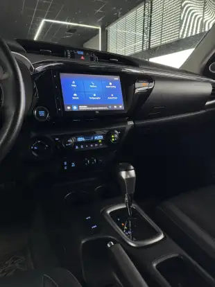 TOYOTA-HILUX-2025