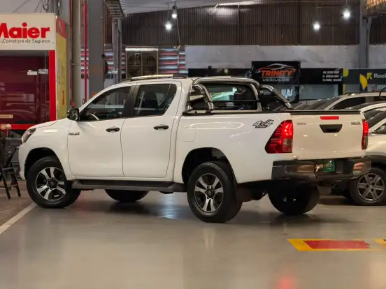 TOYOTA-HILUX-2019