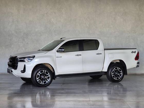 TOYOTA HILUX 2.8 D-4D TURBO DIESEL CD GR-S 4X4 AUTOMÁTICO
