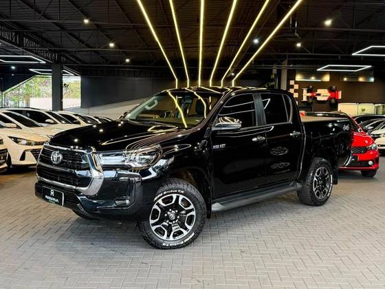 TOYOTA HILUX 2.8 D-4D TURBO DIESEL CD SRV 4X4 AUTOMÁTICO