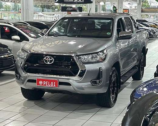 TOYOTA-HILUX-2023
