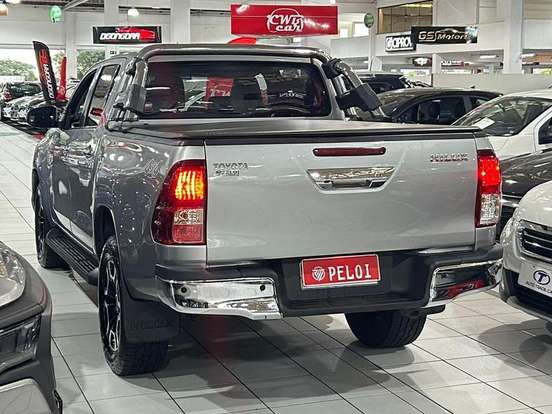 TOYOTA-HILUX-2.8 D-4D TURBO DIESEL CD SRV 4X4 AUTOMÁTICO TOYOTA-HILUX-2023