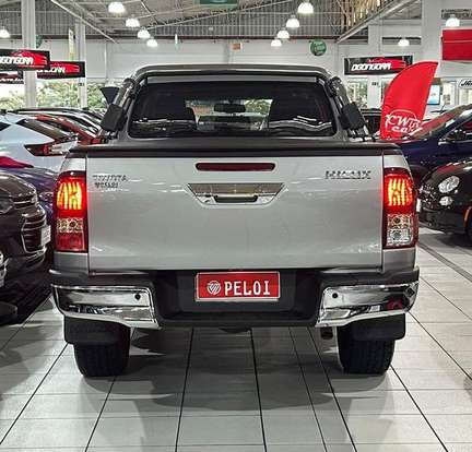 TOYOTA-HILUX-2.8 D-4D TURBO DIESEL CD SRV 4X4 AUTOMÁTICO TOYOTA-HILUX-2023