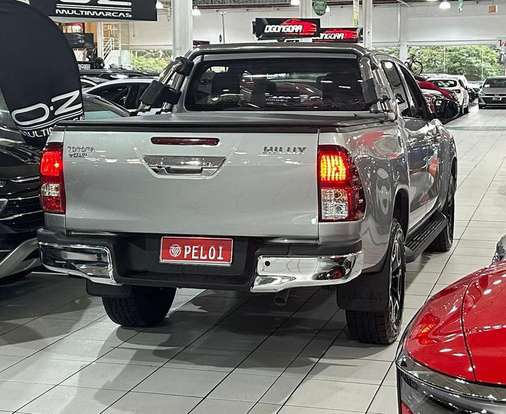 TOYOTA-HILUX-2023