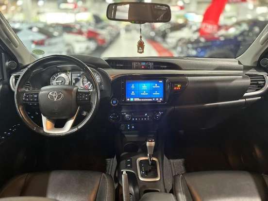 TOYOTA-HILUX-2023