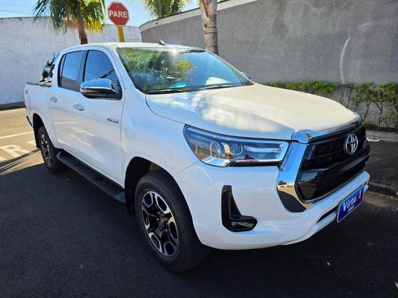 TOYOTA HILUX 2.8 D-4D TURBO DIESEL CD SRV 4X4 AUTOMÁTICO