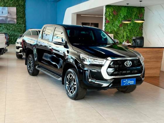 TOYOTA HILUX 2.8 D-4D TURBO DIESEL CD SRV 4X4 AUTOMÁTICO