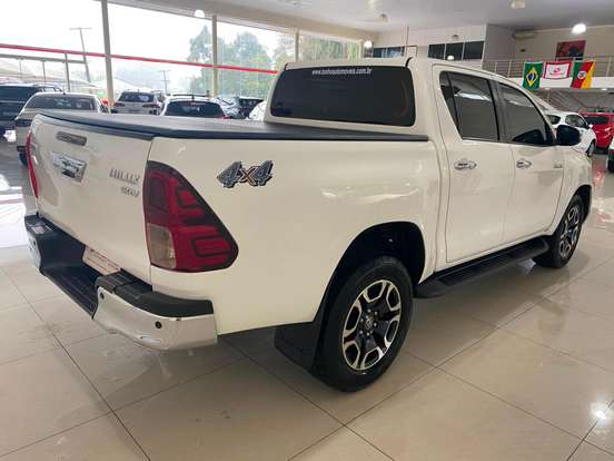 TOYOTA-HILUX-2022