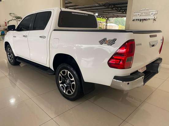 TOYOTA-HILUX-2.8 D-4D TURBO DIESEL CD SRV 4X4 AUTOMÁTICO TOYOTA-HILUX-2022