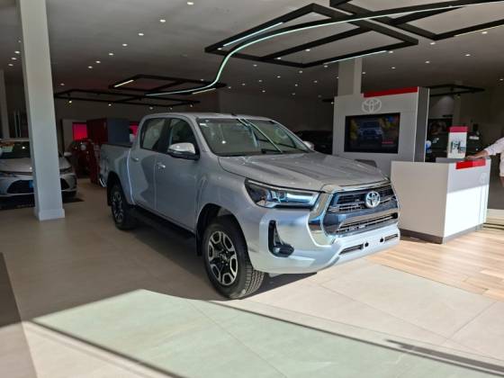 TOYOTA HILUX 2.8 D-4D TURBO DIESEL CD SRV 4X4 AUTOMÁTICO