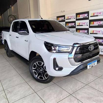 TOYOTA HILUX 2.8 D-4D TURBO DIESEL CD SRX 4X4 AUTOMÁTICO