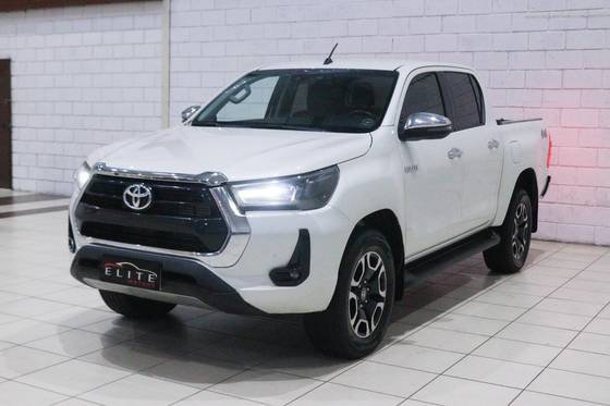 TOYOTA HILUX 2.8 D-4D TURBO DIESEL CD SRX 4X4 AUTOMÁTICO