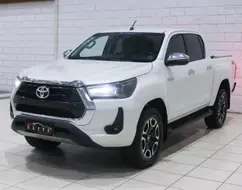 TOYOTA HILUX 2.8 D-4D TURBO DIESEL CD SRX 4X4 AUTOMÁTICO TOYOTA HILUX 2.8 D-4D TURBO DIESEL CD SRX 4X4 AUTOMÁTICO