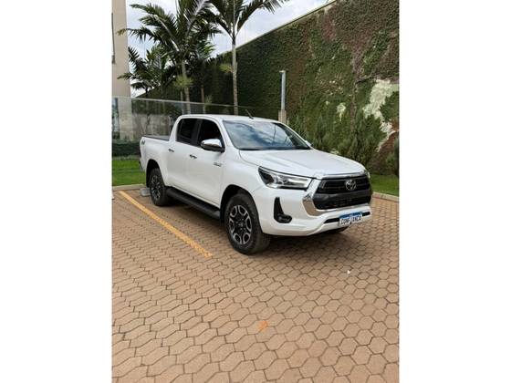 TOYOTA HILUX 2.8 D-4D TURBO DIESEL CD SRX 4X4 AUTOMÁTICO