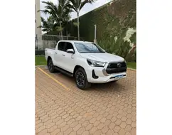 TOYOTA HILUX 2.8 D-4D TURBO DIESEL CD SRX 4X4 AUTOMÁTICO TOYOTA HILUX 2.8 D-4D TURBO DIESEL CD SRX 4X4 AUTOMÁTICO