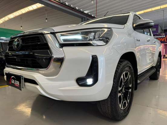 TOYOTA-HILUX-2.8 D-4D TURBO DIESEL CD SRX 4X4 AUTOMÁTICO TOYOTA-HILUX-2025
