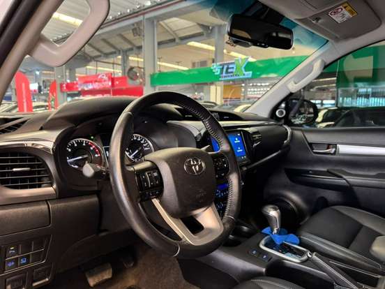 TOYOTA-HILUX-2025
