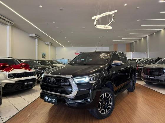 TOYOTA HILUX 2.8 D-4D TURBO DIESEL CD SRX 4X4 AUTOMÁTICO