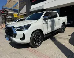 TOYOTA HILUX 2.8 D-4D TURBO DIESEL CD SRX 4X4 AUTOMÁTICO TOYOTA HILUX 2.8 D-4D TURBO DIESEL CD SRX 4X4 AUTOMÁTICO