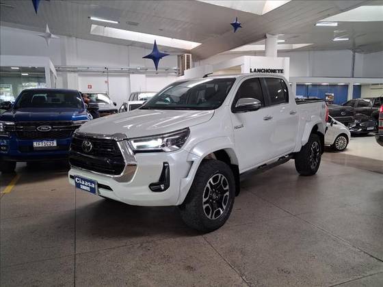 TOYOTA HILUX 2.8 D-4D TURBO DIESEL CD SRX PLUS 4X4 AUTOMÁTICO