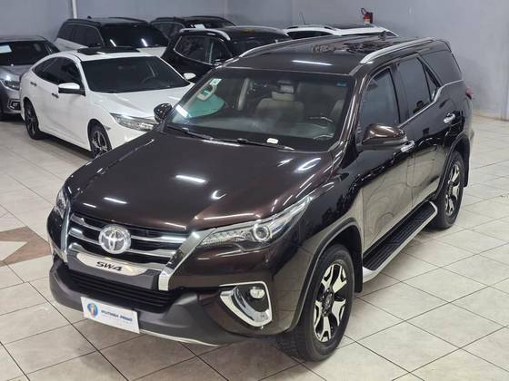 TOYOTA HILUX 2.8 SRX 4X4 CD 16V DIESEL 4P AUTOMÁTICO