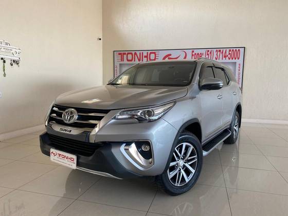 TOYOTA HILUX 2.8 SRX 4X4 CD 16V DIESEL 4P AUTOMÁTICO