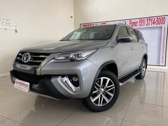 TOYOTA HILUX 2.8 SRX 4X4 CD 16V DIESEL 4P AUTOMÁTICO