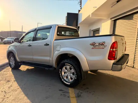 TOYOTA-HILUX-2014