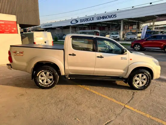 TOYOTA-HILUX-2014