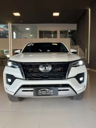 TOYOTA HILUX SW4 2.8 D-4D TURBO DIESEL SRX 4X4 AUTOMÁTICO