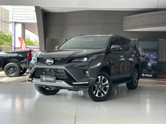 TOYOTA HILUX SW4 2.8 D-4D TURBO DIESEL SRX 4X4 AUTOMÁTICO