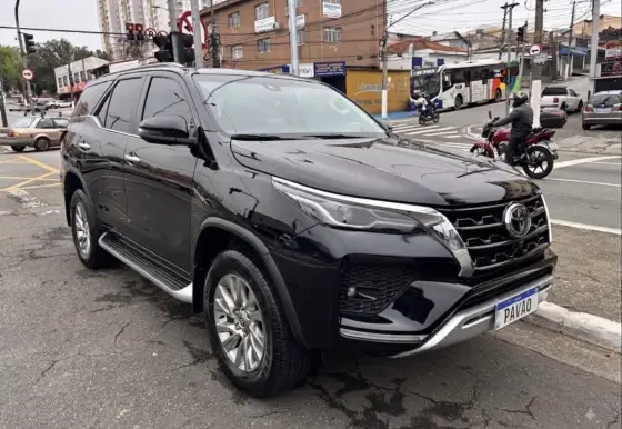TOYOTA HILUX SW4 2.8 D-4D TURBO DIESEL SRX 7L 4X4 AUTOMÁTICO