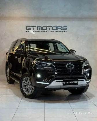 TOYOTA HILUX SW4 2.8 D-4D TURBO DIESEL SRX 7L 4X4 AUTOMÁTICO