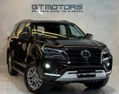 TOYOTA HILUX SW4 2.8 D-4D TURBO DIESEL SRX 7L 4X4 AUTOMÁTICO TOYOTA HILUX SW4 2.8 D-4D TURBO DIESEL SRX 7L 4X4 AUTOMÁTICO