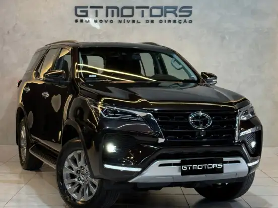 TOYOTA-HILUX SW4-2.8 D-4D TURBO DIESEL SRX 7L 4X4 AUTOMÁTICO TOYOTA-HILUX SW4-2023
