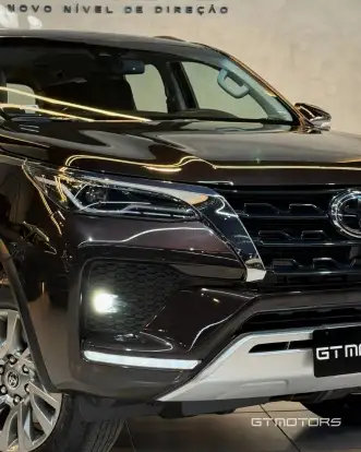 TOYOTA-HILUX SW4-2023