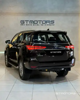 TOYOTA-HILUX SW4-2023