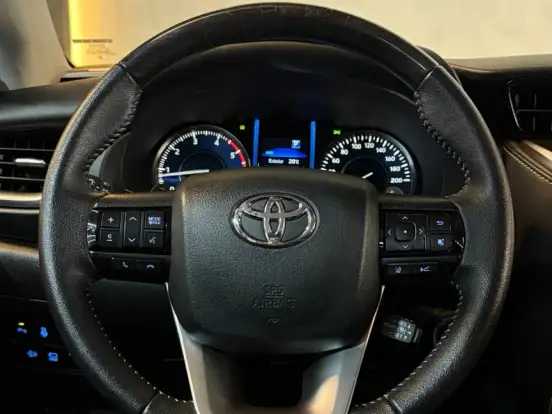 TOYOTA-HILUX SW4-2.8 D-4D TURBO DIESEL SRX 7L 4X4 AUTOMÁTICO TOYOTA-HILUX SW4-2023
