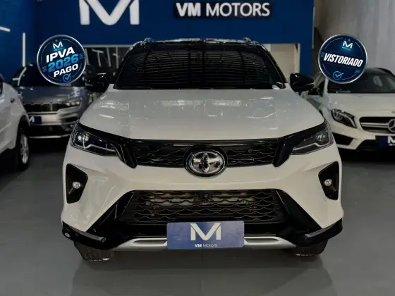 TOYOTA HILUX SW4 2.8 D-4D TURBO DIESEL SRX PLATINUM 4X4 AUTOMÁTICO