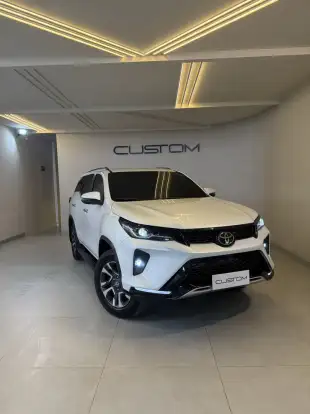 TOYOTA-HILUX SW4-2025