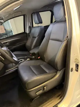 TOYOTA-HILUX SW4-2025