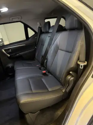 TOYOTA-HILUX SW4-2025