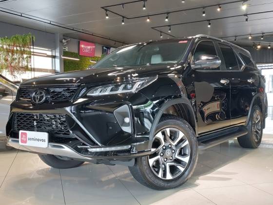 TOYOTA HILUX SW4 2.8 D-4D TURBO DIESEL DIAMOND 7L 4X4 AUTOMÁTICO