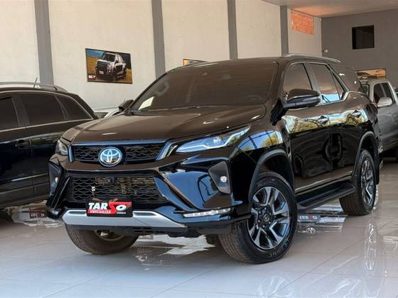 TOYOTA HILUX SW4 2.8 D-4D TURBO DIESEL DIAMOND 7L 4X4 AUTOMÁTICO