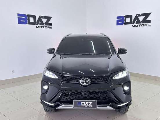 TOYOTA-HILUX SW4-2.8 D-4D TURBO DIESEL DIAMOND 7L 4X4 AUTOMÁTICO TOYOTA-HILUX SW4-2023
