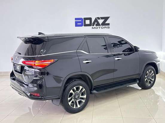 TOYOTA-HILUX SW4-2.8 D-4D TURBO DIESEL DIAMOND 7L 4X4 AUTOMÁTICO TOYOTA-HILUX SW4-2023