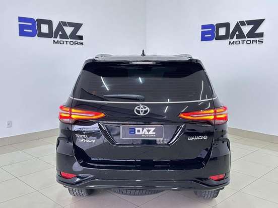 TOYOTA-HILUX SW4-2023