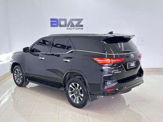 TOYOTA-HILUX SW4-2.8 D-4D TURBO DIESEL DIAMOND 7L 4X4 AUTOMÁTICO TOYOTA-HILUX SW4-2023