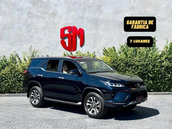 TOYOTA HILUX SW4 2.8 D-4D TURBO DIESEL DIAMOND 7L 4X4 AUTOMÁTICO