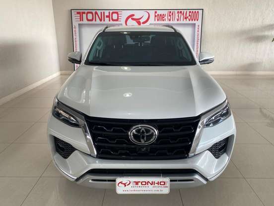 TOYOTA-HILUX SW4-2.8 D-4D TURBO DIESEL SRX 4X4 AUTOMÁTICO TOYOTA-HILUX SW4-2023